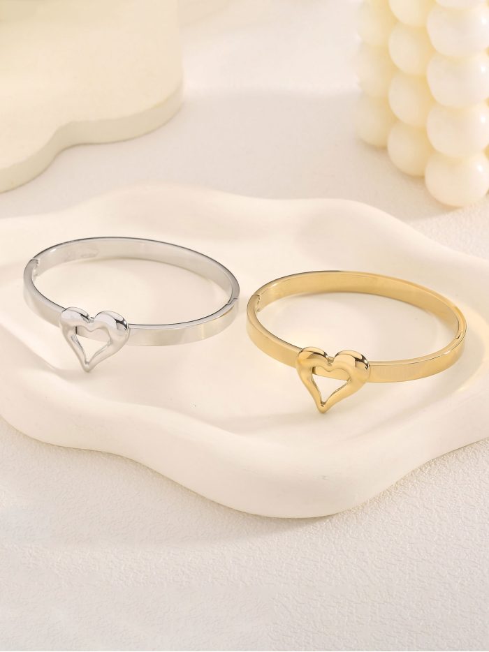 Pulsera rígida corazón