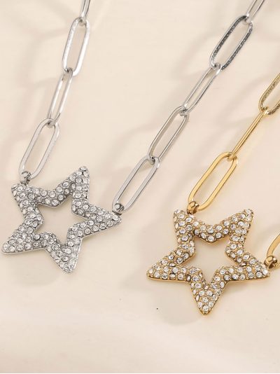 Collana a catena con maglie a stella e zirconi. 2