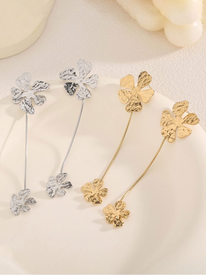 Pendientes largos flores martilladas