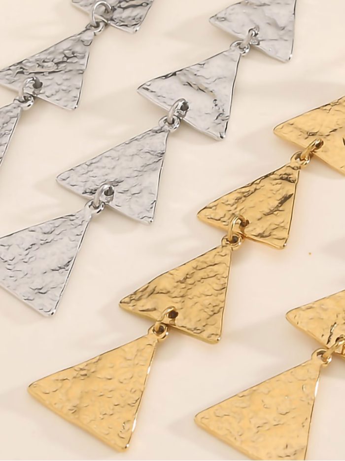 Pendientes largos triángulos martillados