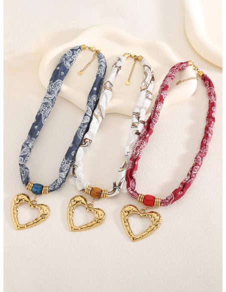 Collar pañuelo estampado charm corazón