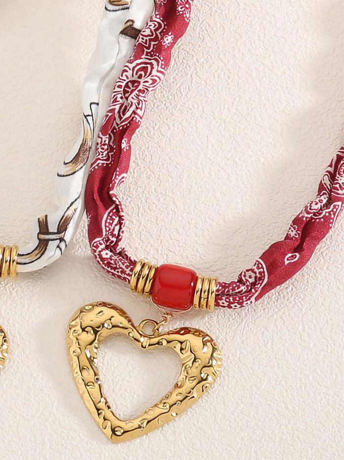 Collar pañuelo estampado charm corazón