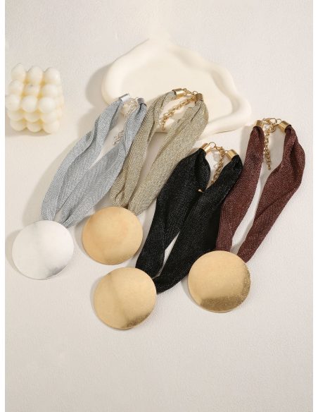 Collana girocollo con pendente a maglia