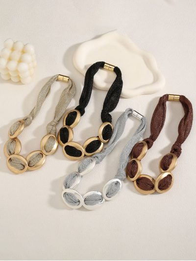 Collar gargantilla malla con anillas doradas