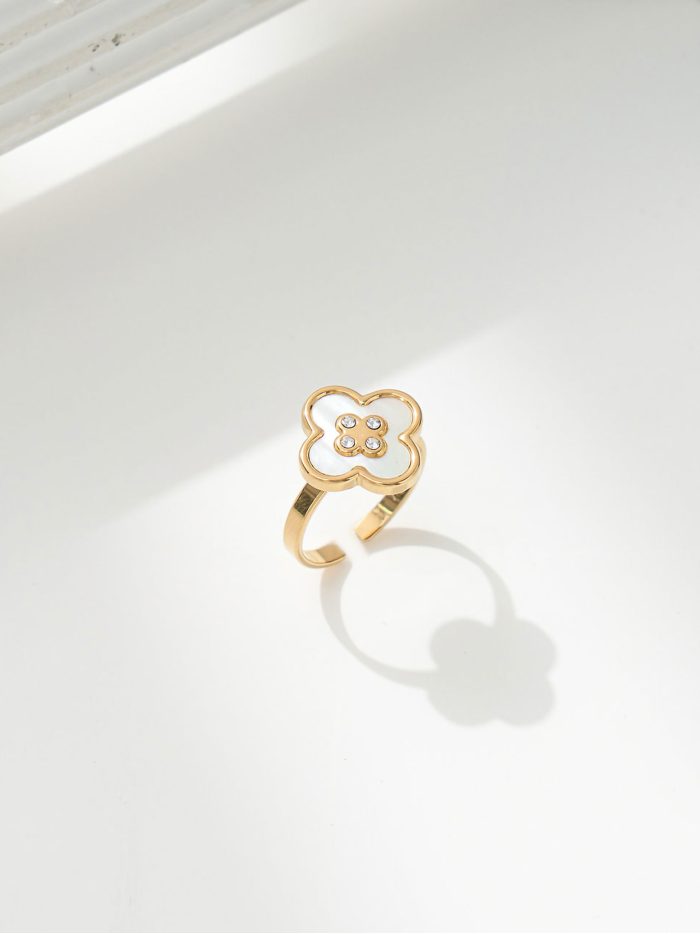 Anillo trébol nácar con circonitas