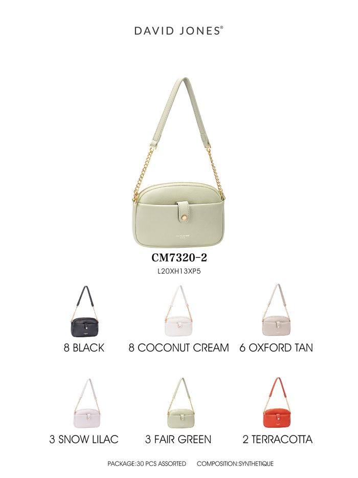 Bolso bandolera con detalle de cadena y bolsillo frontal