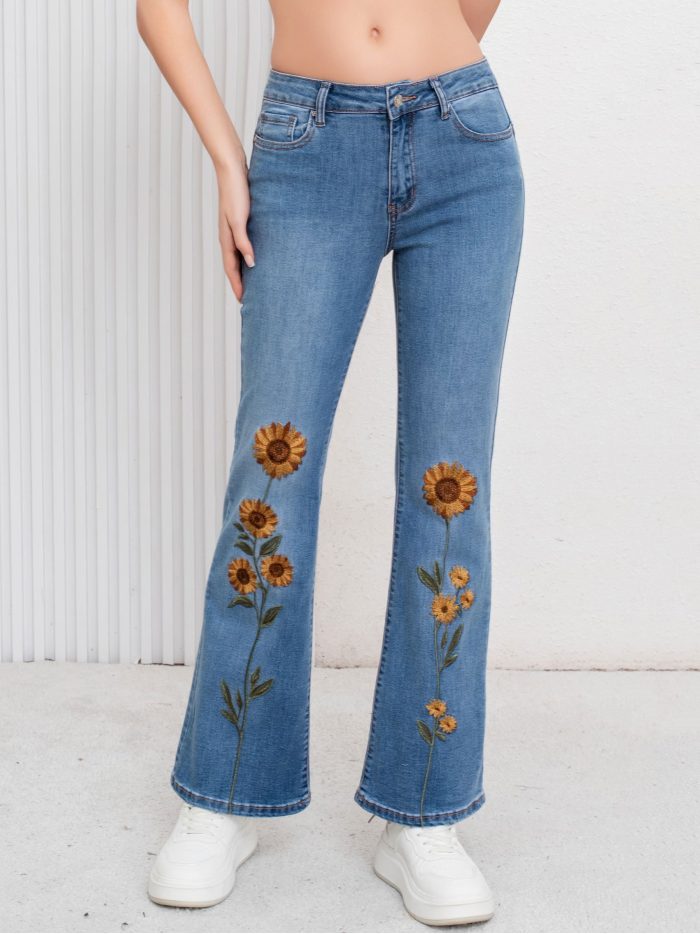 Jeans acampanado bordado de girasoles