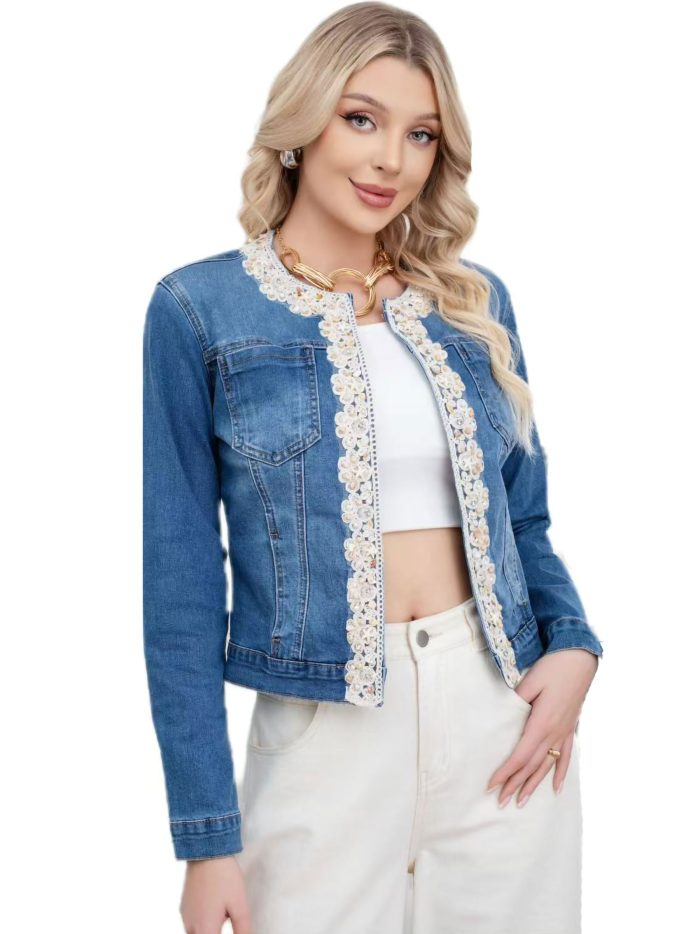 Veste en jean avec bordure en dentelle et perles
