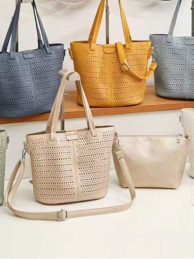 Bolso tote troquelado con asas dobles y bandolera