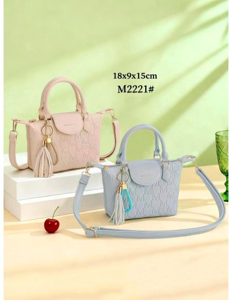 Handtasche mit Quastenanhänger