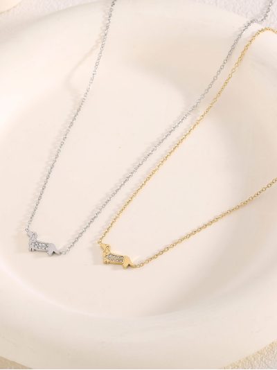 Collar colgante perro salchicha con circonitas