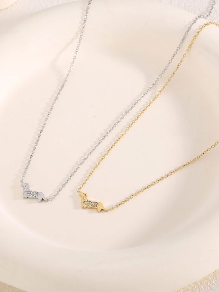 Collar colgante perro salchicha con circonitas