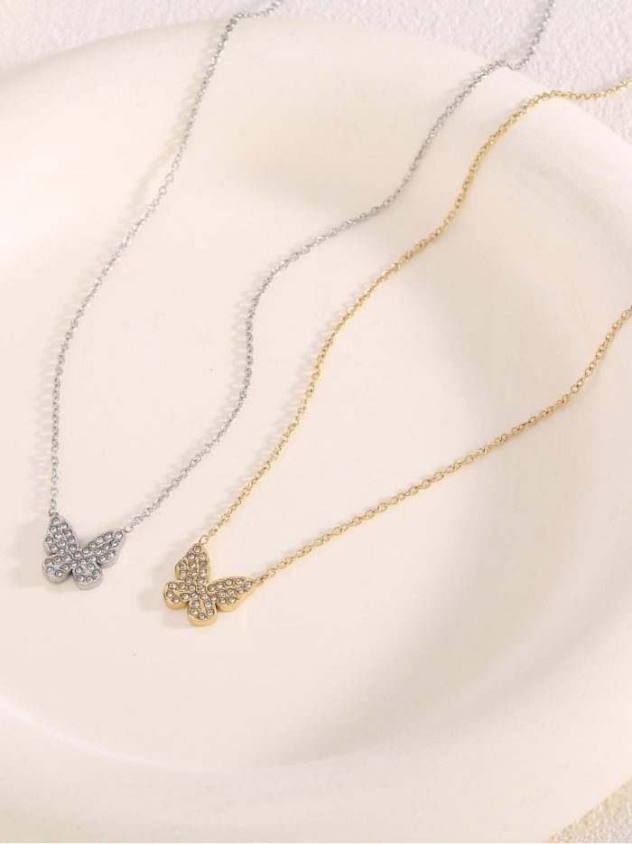 Collar colgante mariposa con circonitas