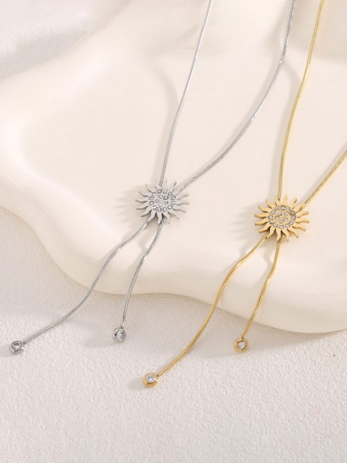 Collar sol con circonitas