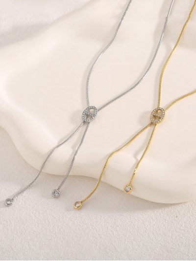 Collar ovalado con circonitas