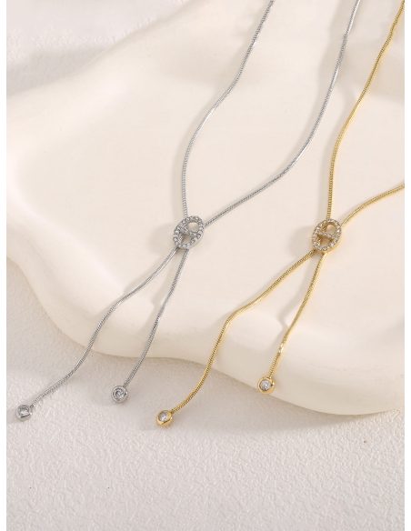 Collar ovalado con circonitas