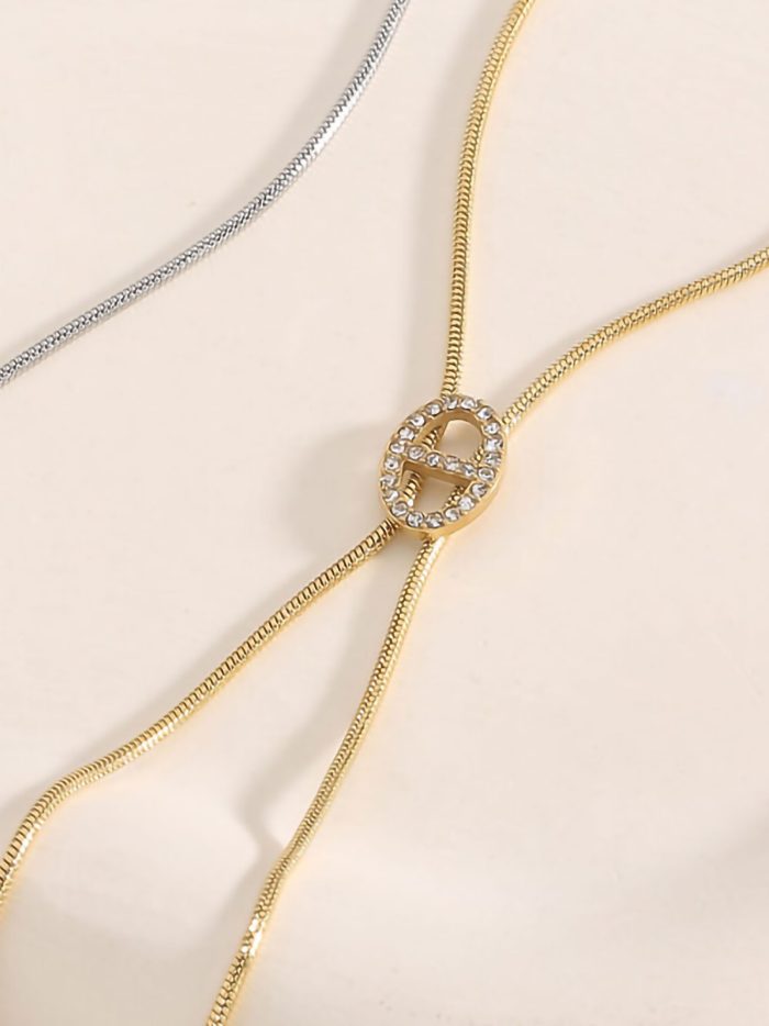 Collar ovalado con circonitas