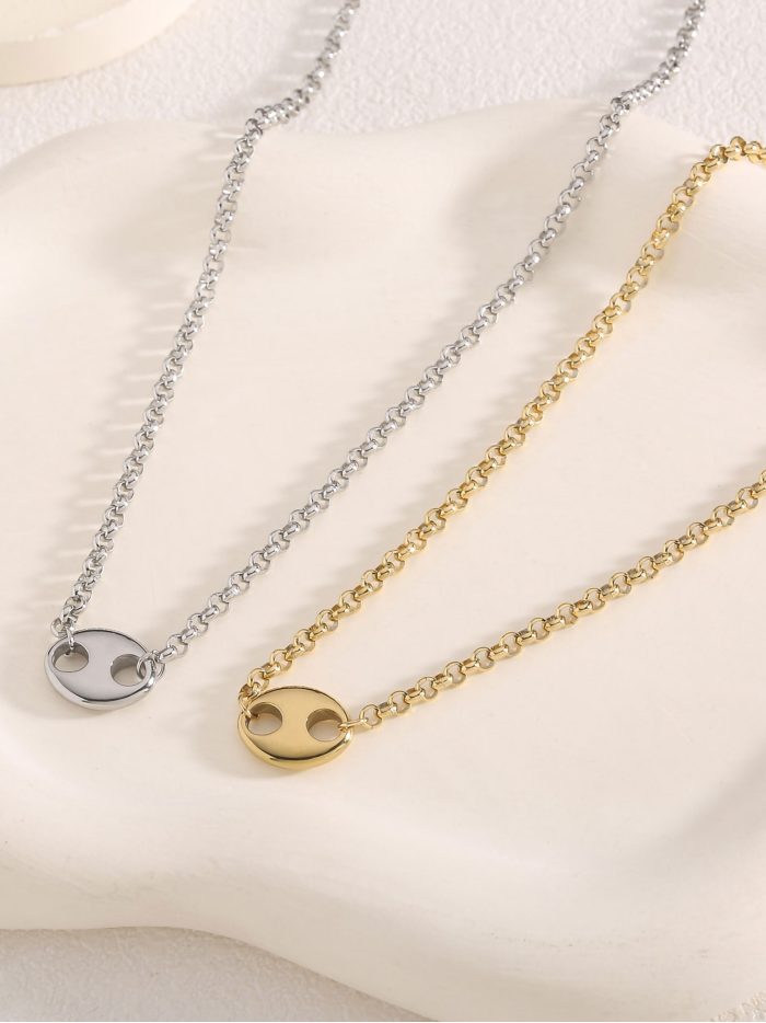 Collar medalla ovalada