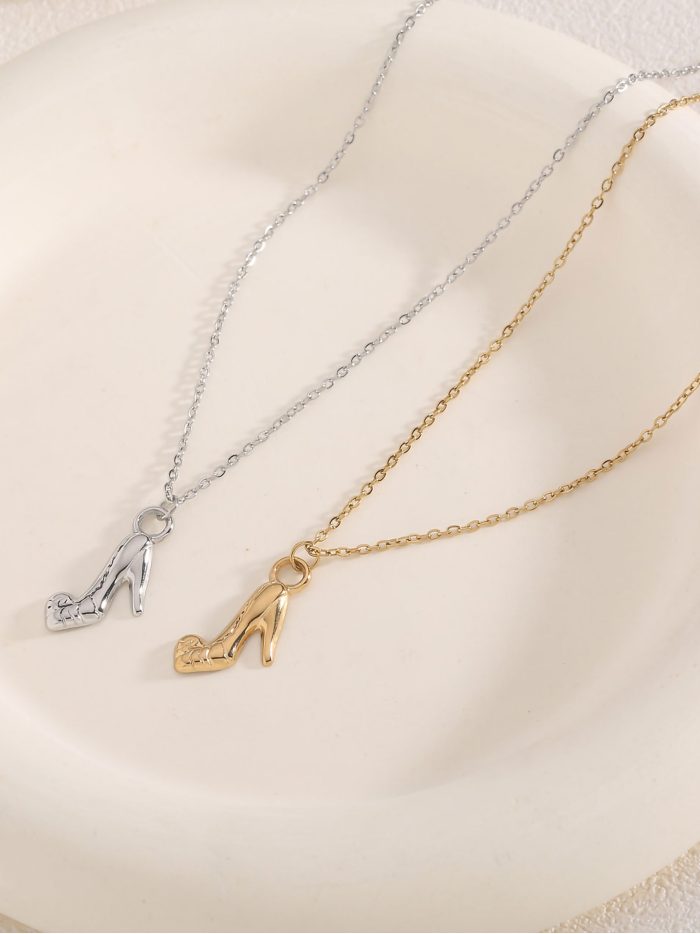 Colar pendente salto