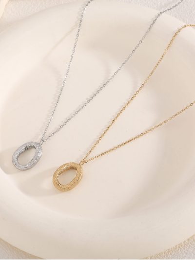 Collar colgante aro textura