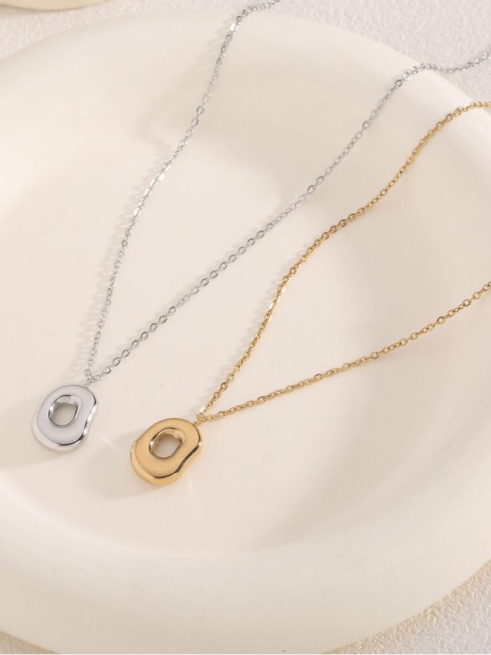 Collar colgante ovalado irregular