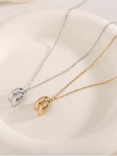 Collar colgante nudo