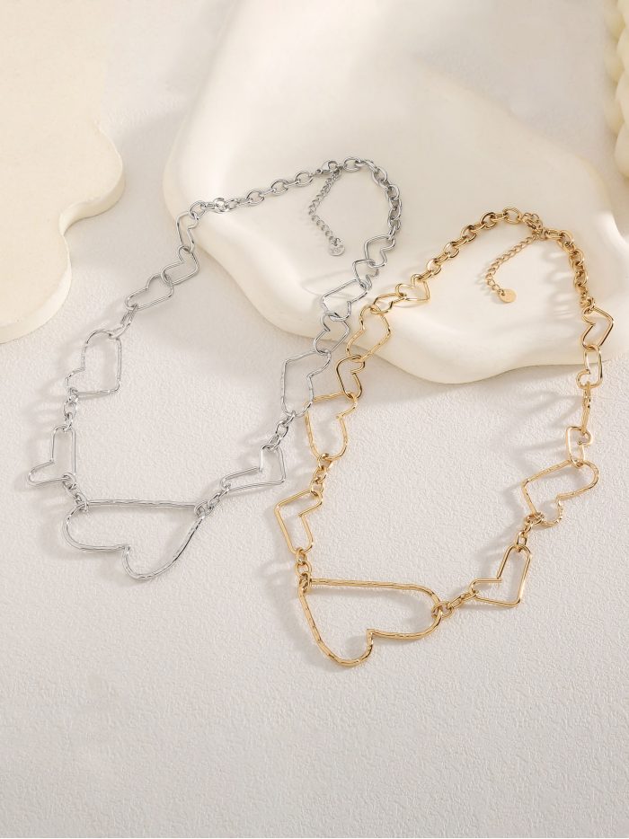 Colar corações de elos.