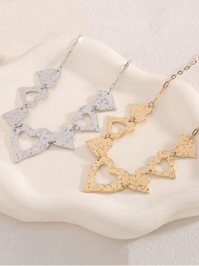 Collar colgante corazones textura