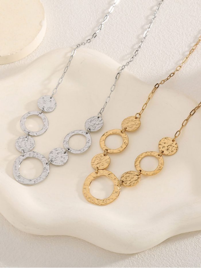 Collar colgante aros textura