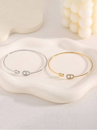Pulsera rígida ovalada con circonitas
