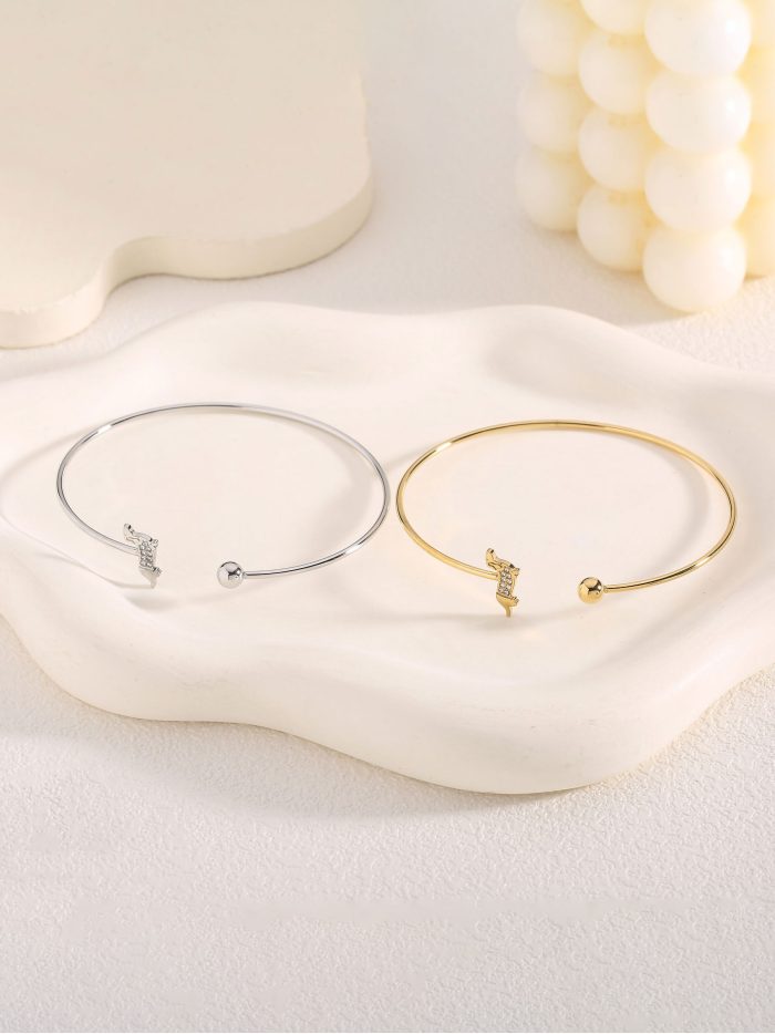 Pulsera rígida perro salchicha con circonitas