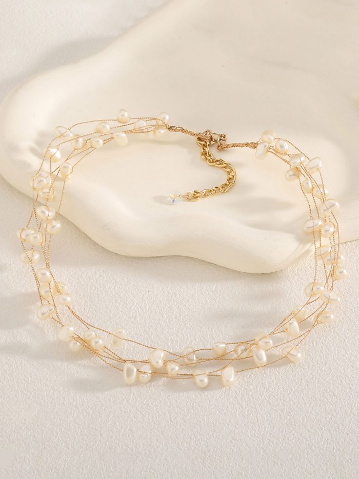 Collar multicapa con perlas