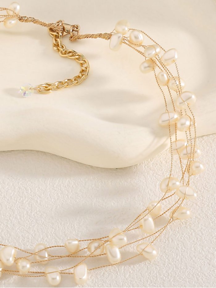 Collar multicapa con perlas