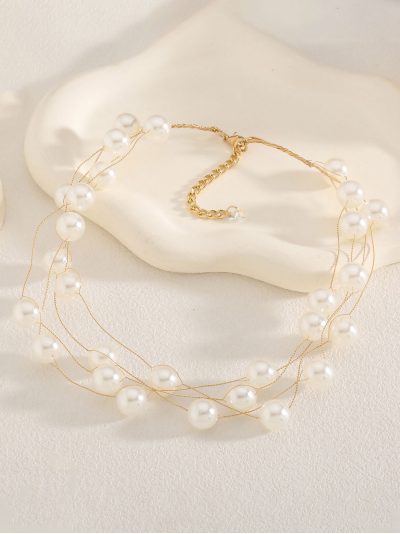 Collar multicapa con perlas