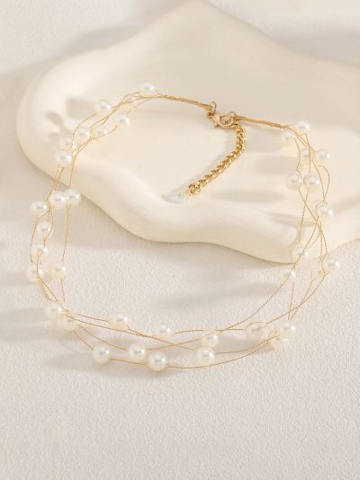 Collar multicapa con perlas