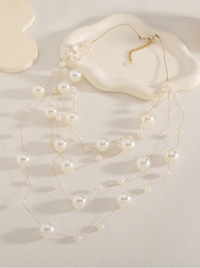 Collar multicapa con perlas