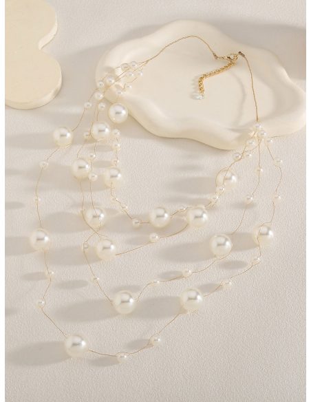 Collar multicapa con perlas