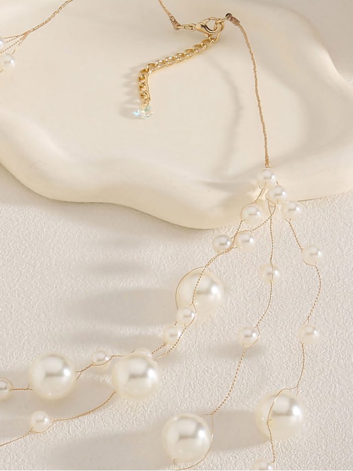 Collar multicapa con perlas