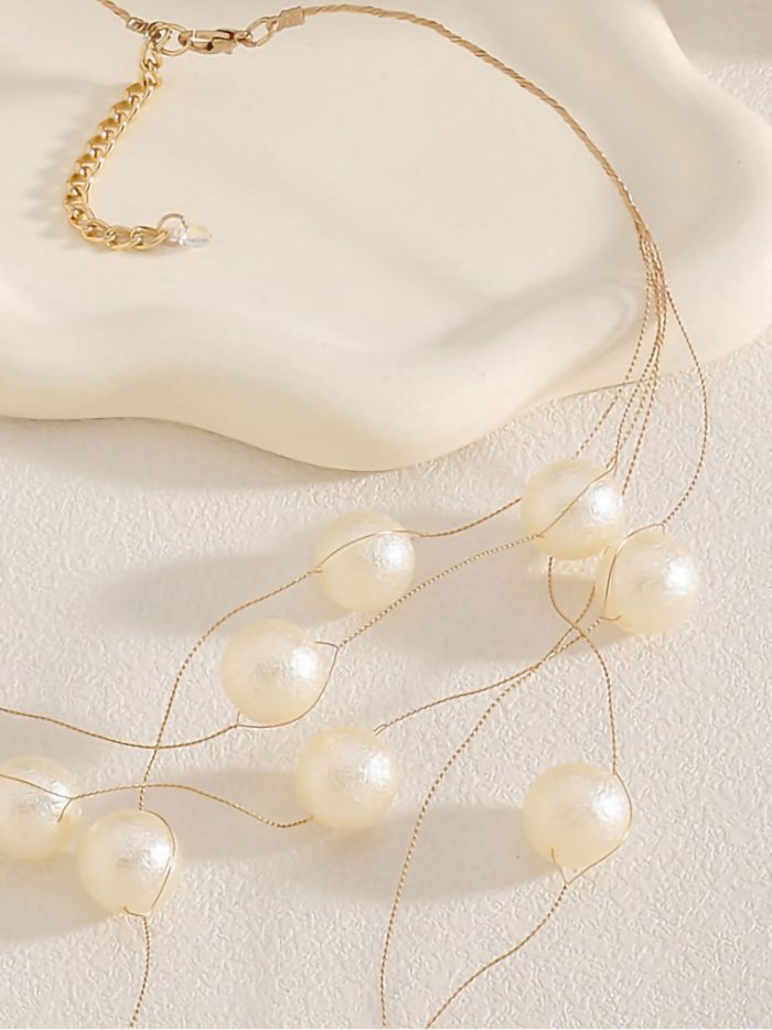 Collar multicapa con perlas