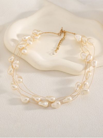 Collar multicapa con perlas