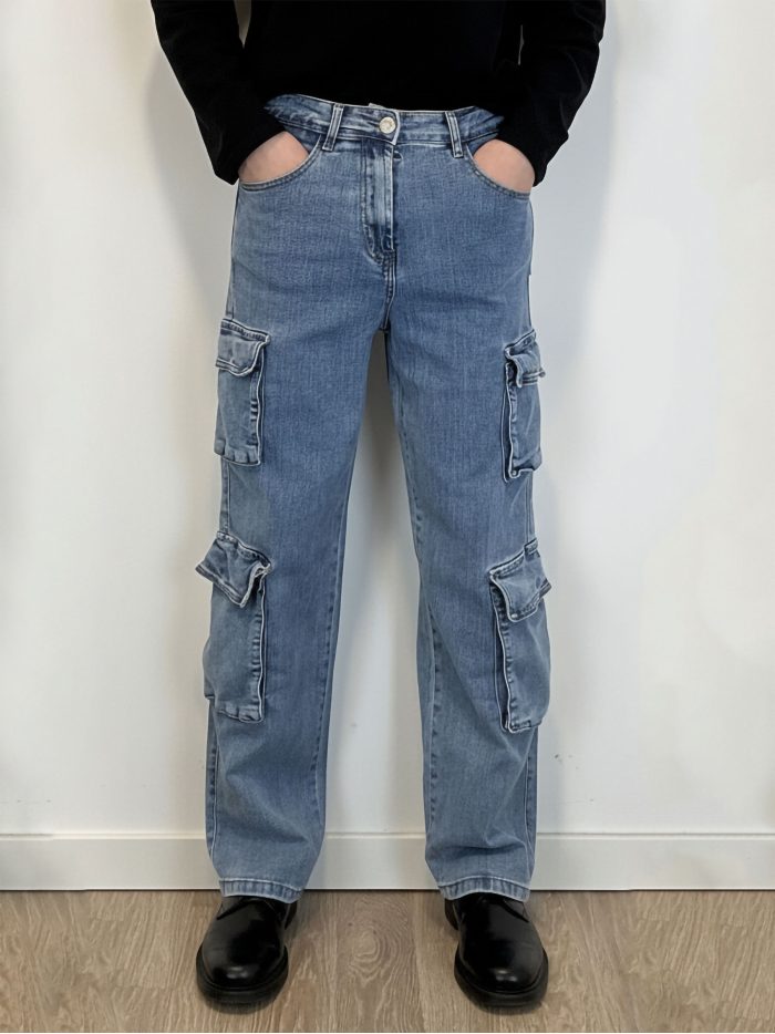 Jeans cargo corte relaxed