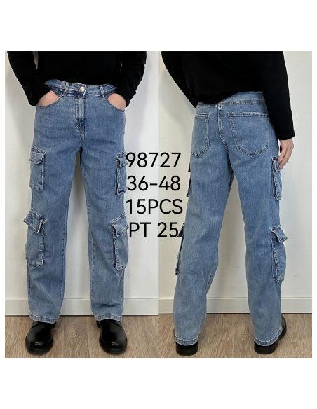 Jeans cargo corte relaxed