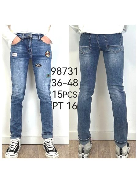 Jeans slim lavado con parches