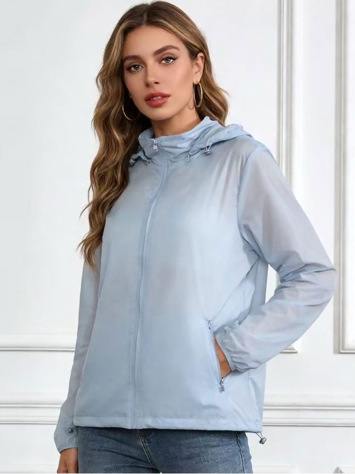 Chaqueta cortavientos ultraligera con capucha