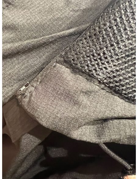 Chaqueta cortavientos ultraligera con capucha