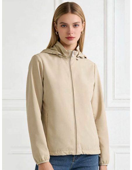 Chaqueta cortavientos ultraligera con capucha