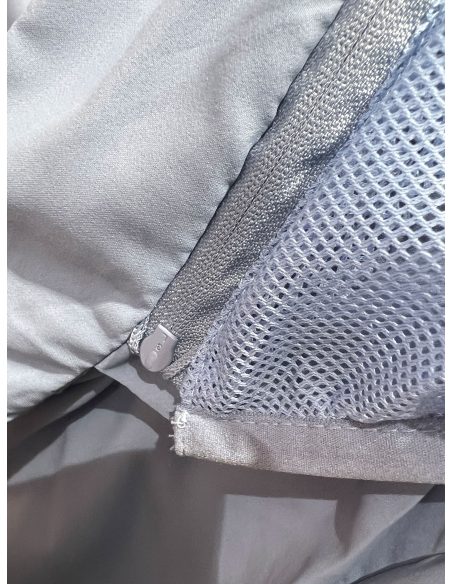 Chaqueta cortavientos ultraligera con capucha