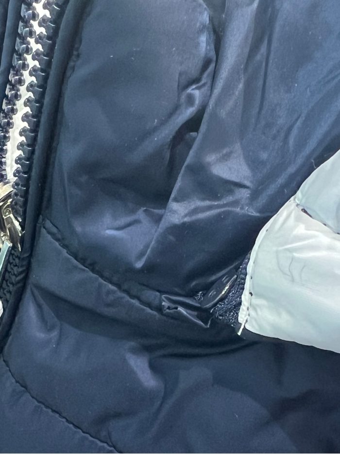 Gilet matelassé léger réversible avec capuche