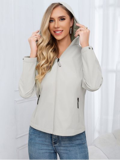 Chaqueta ligera con capucha no desmontable