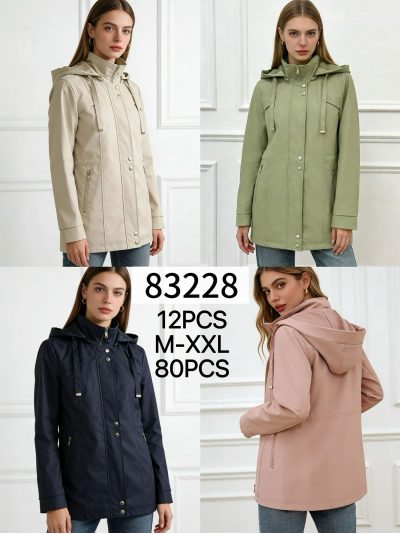 Parka engomada con capucha y botones de presión 2